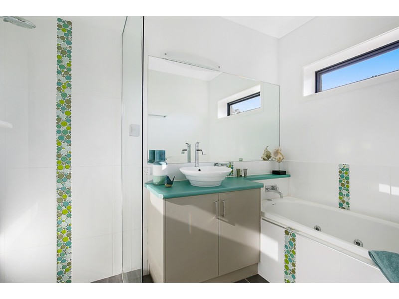 7 St Ives Court, Mount Lofty QLD 4350