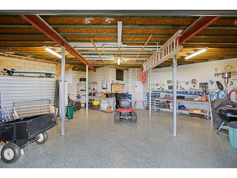 7 St Ives Court, Mount Lofty QLD 4350