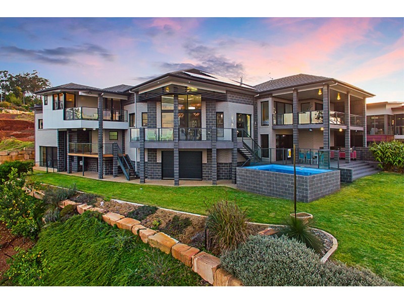 7 St Ives Court, Mount Lofty QLD 4350