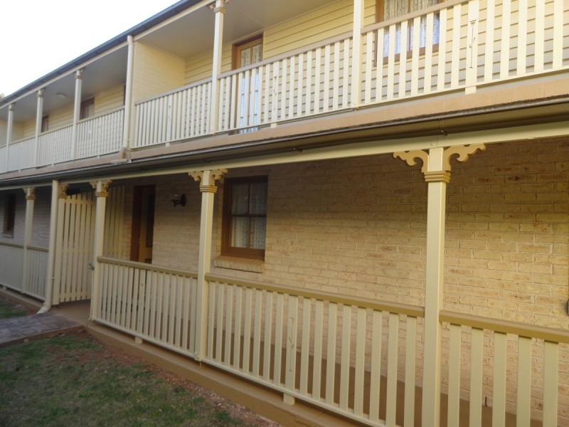 2/4 Creek Street, East Toowoomba QLD 4350