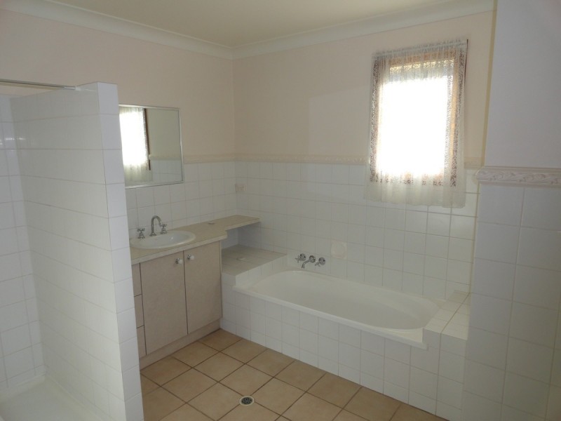 2/4 Creek Street, East Toowoomba QLD 4350