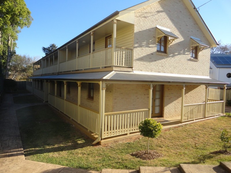 2/4 Creek Street, East Toowoomba QLD 4350