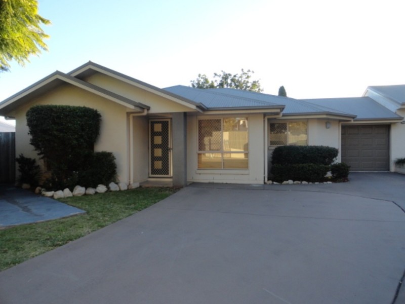 1/15A Mary Street, Mount Lofty QLD 4350