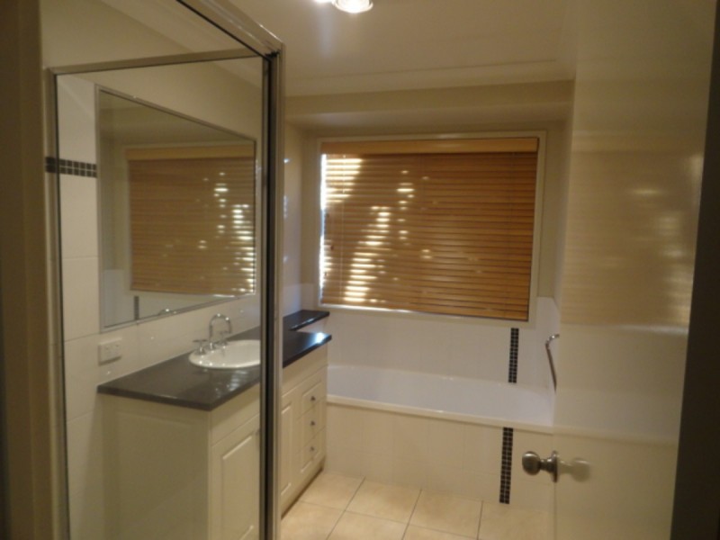 1/15A Mary Street, Mount Lofty QLD 4350