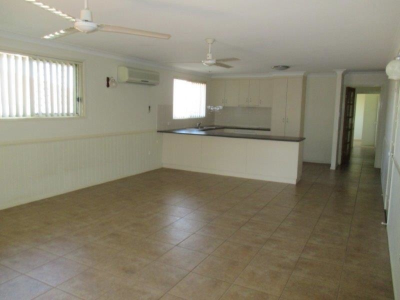 1/400 Alderley Street, Kearneys Spring QLD 4350