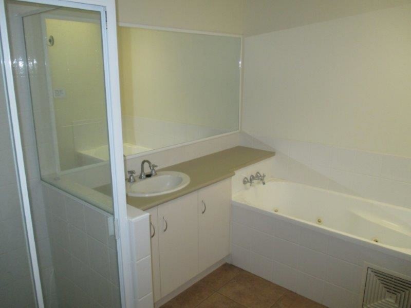 1/400 Alderley Street, Kearneys Spring QLD 4350