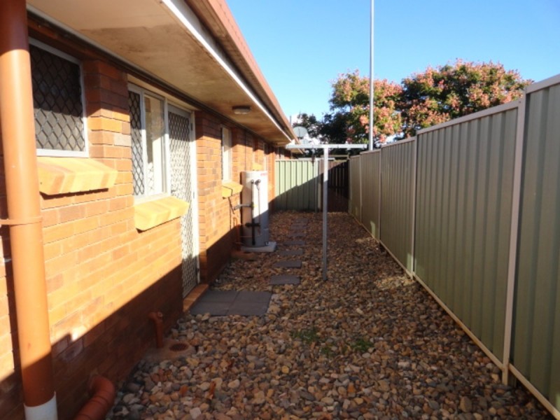 2/352B Bridge Street, Wilsonton QLD 4350