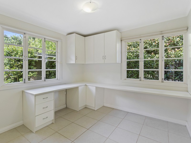 23 Alford Street, Mount Lofty QLD 4350