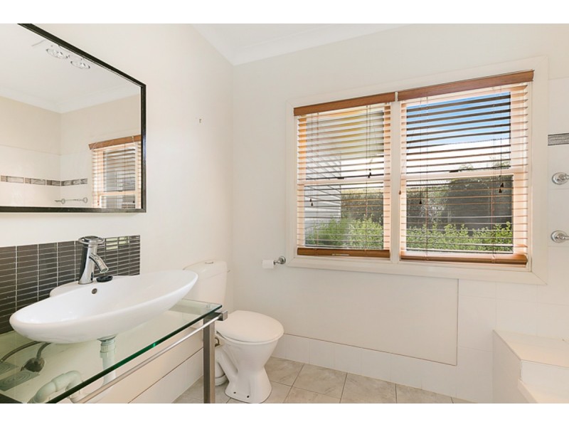 23 Alford Street, Mount Lofty QLD 4350