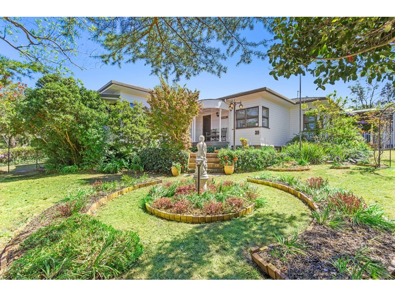 39 Alford Street, Mount Lofty QLD 4350