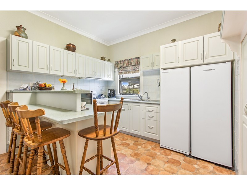 39 Alford Street, Mount Lofty QLD 4350