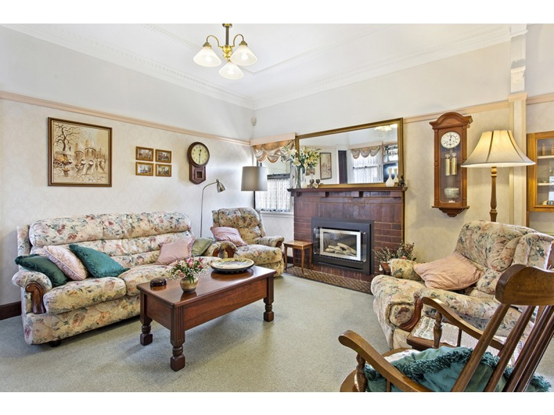 39 Alford Street, Mount Lofty QLD 4350