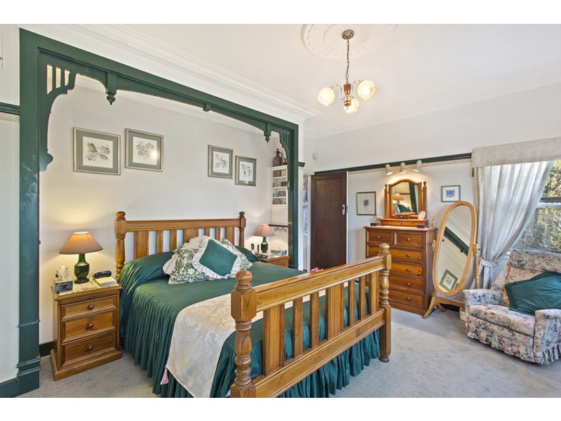 39 Alford Street, Mount Lofty QLD 4350