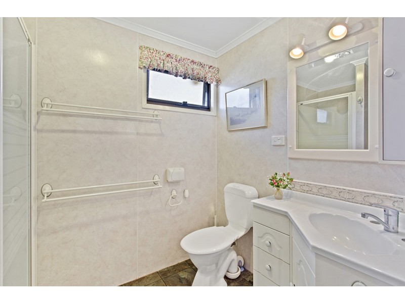 39 Alford Street, Mount Lofty QLD 4350