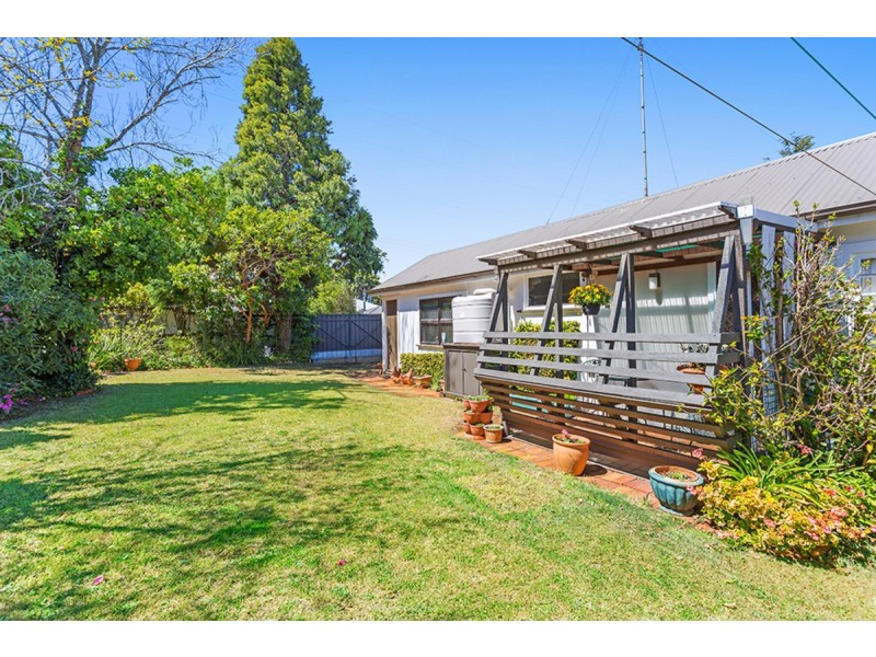 39 Alford Street, Mount Lofty QLD 4350