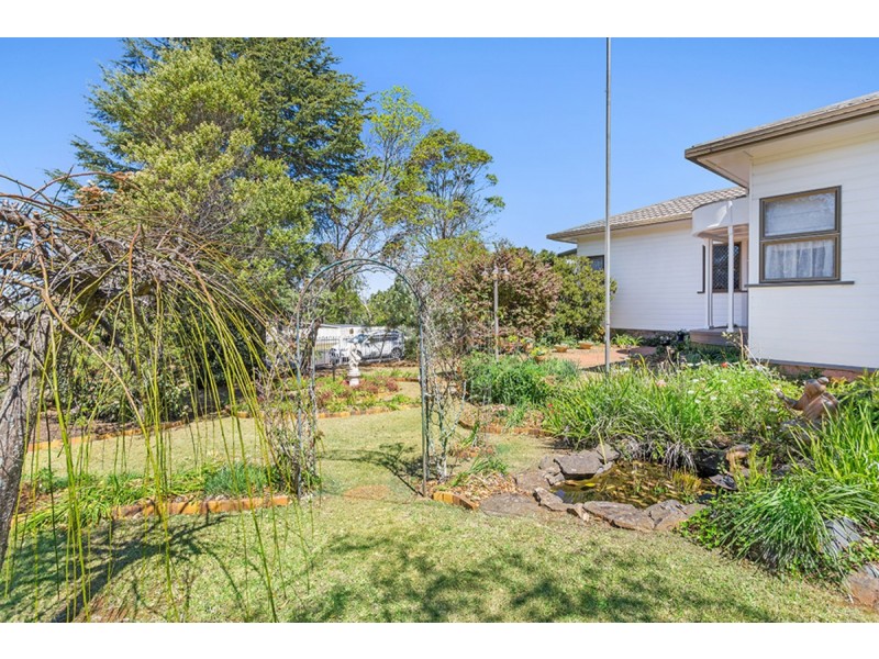 39 Alford Street, Mount Lofty QLD 4350