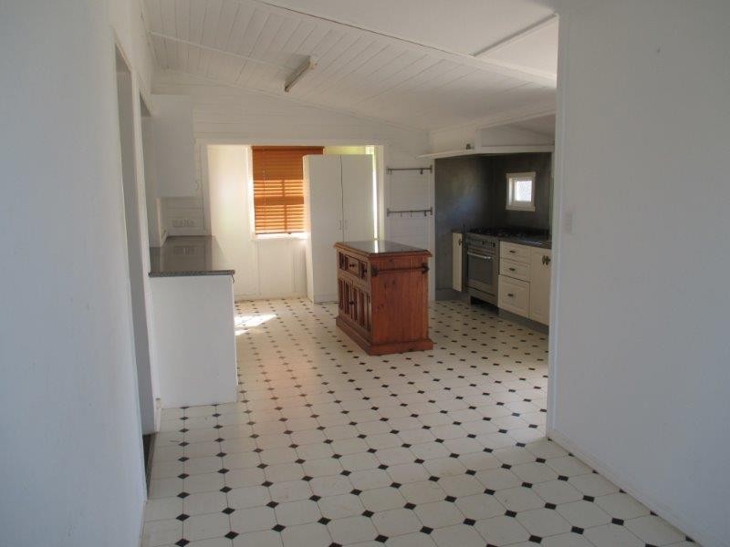 8 Kenilworth Street, North Toowoomba QLD 4350