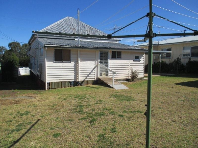 8 Kenilworth Street, North Toowoomba QLD 4350