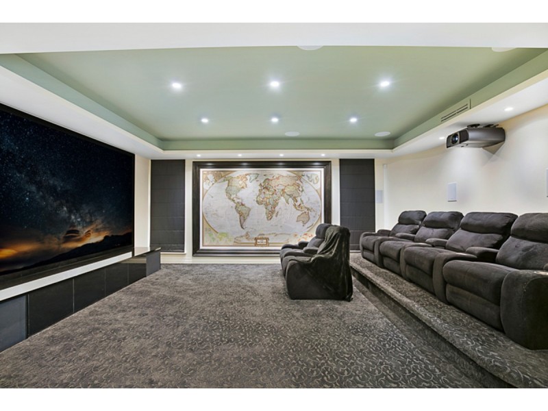 10 Caithness Court, Middle Ridge QLD 4350