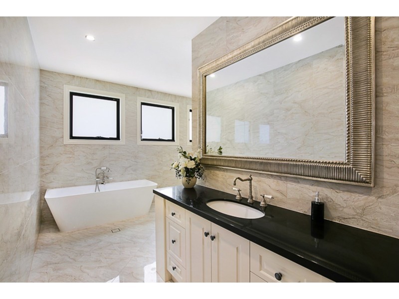 10 Caithness Court, Middle Ridge QLD 4350