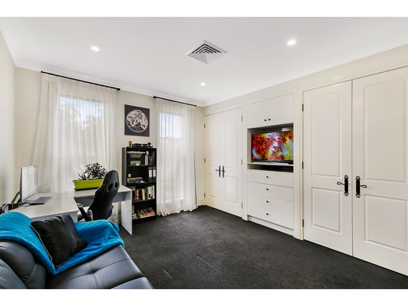 10 Caithness Court, Middle Ridge QLD 4350