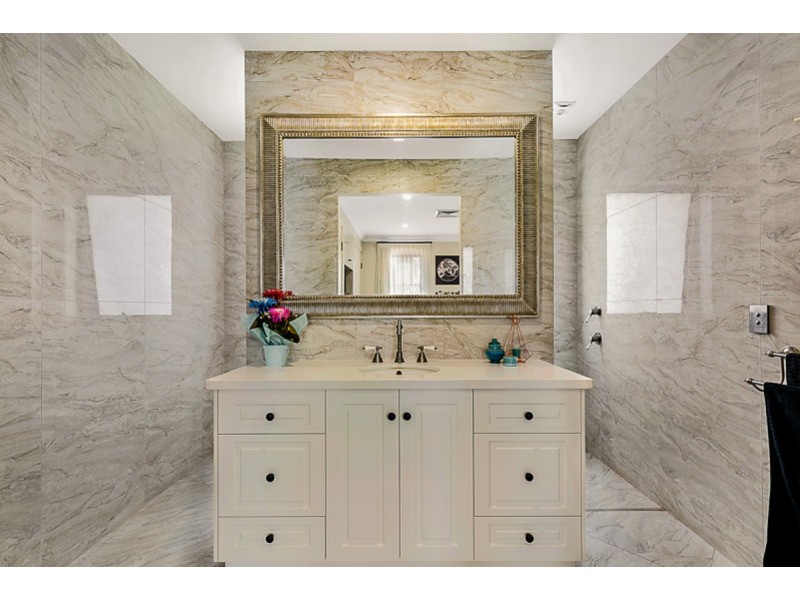 10 Caithness Court, Middle Ridge QLD 4350