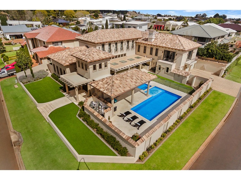 10 Caithness Court, Middle Ridge QLD 4350