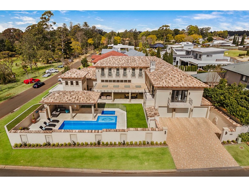 10 Caithness Court, Middle Ridge QLD 4350