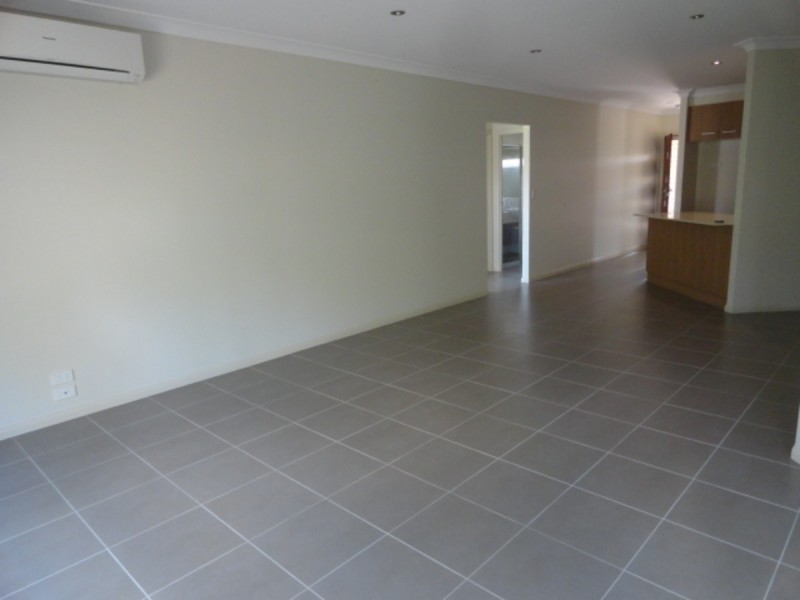 2/42 Plant Street, Rangeville QLD 4350