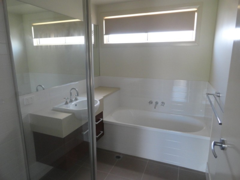 2/42 Plant Street, Rangeville QLD 4350