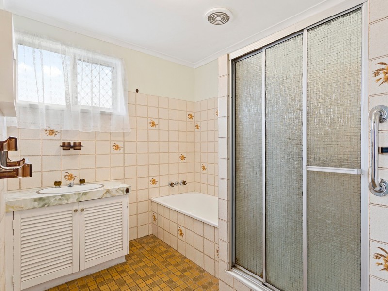 1B Charlotte Street, Newtown QLD 4350