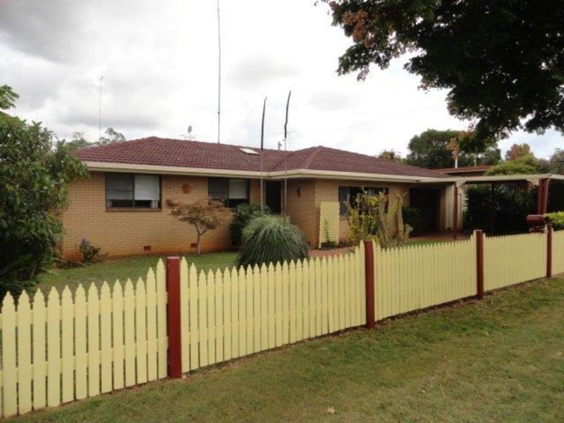 9 Gunn Street, Kearneys Spring QLD 4350
