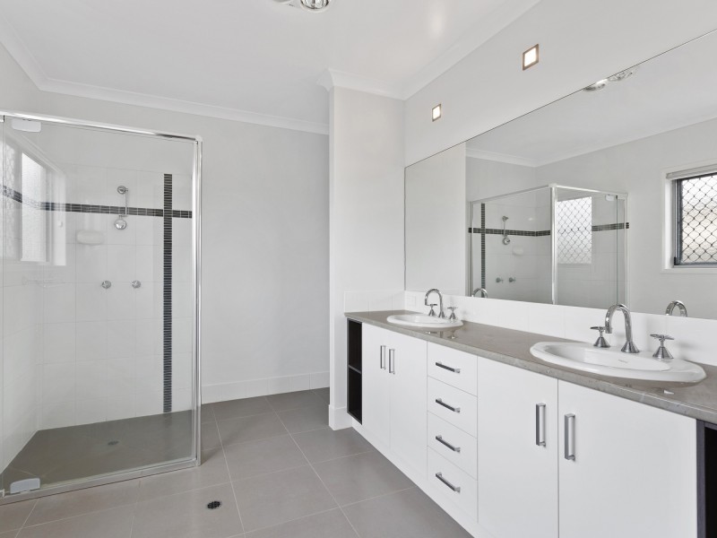 18 Fallon Drive, Middle Ridge QLD 4350