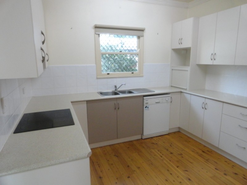 18 Curzon Street, East Toowoomba QLD 4350