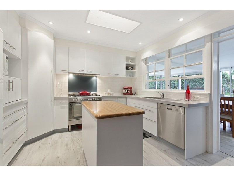 73 Mackenzie Street, Mount Lofty QLD 4350