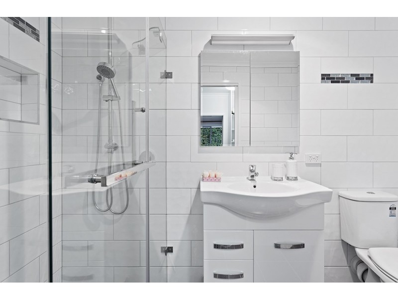 73 Mackenzie Street, Mount Lofty QLD 4350