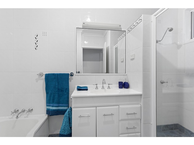 73 Mackenzie Street, Mount Lofty QLD 4350