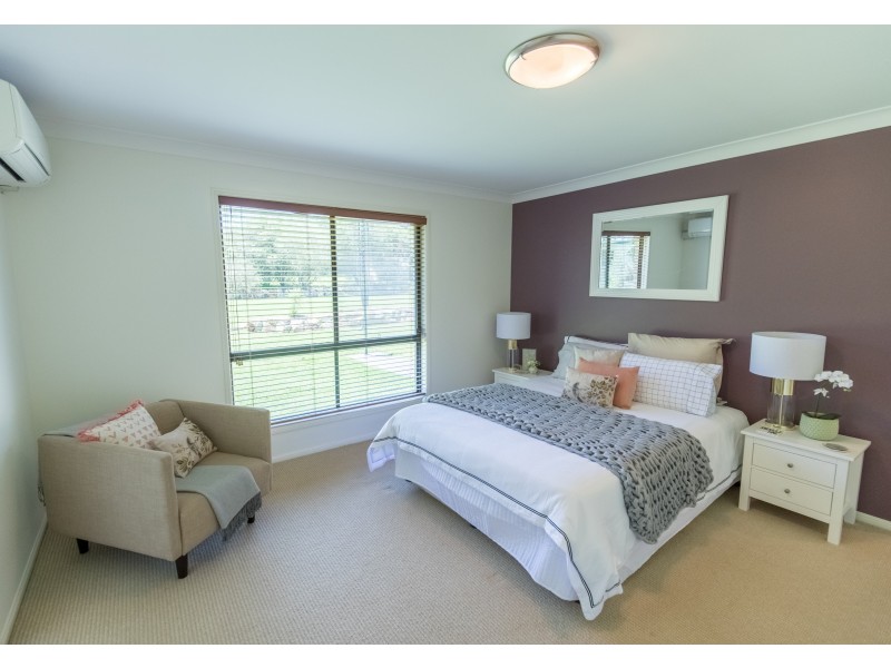 8 McLachlan Drive, Highfields QLD 4352