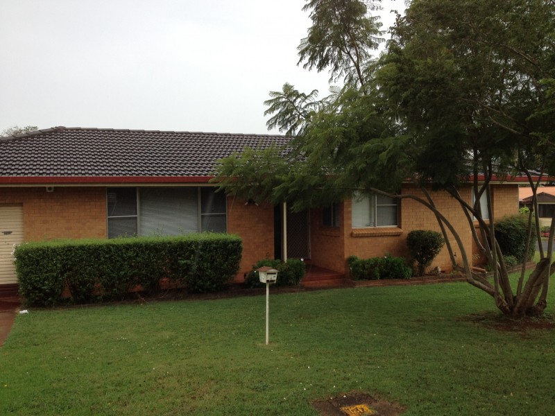 6 Greyfriars Street, Rockville QLD 4350