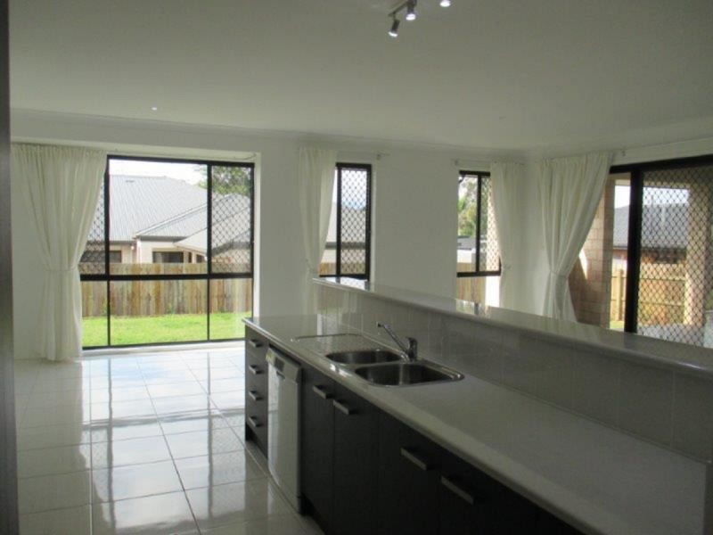 414 Mackenzie Street, Middle Ridge QLD 4350