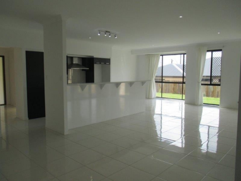 414 Mackenzie Street, Middle Ridge QLD 4350