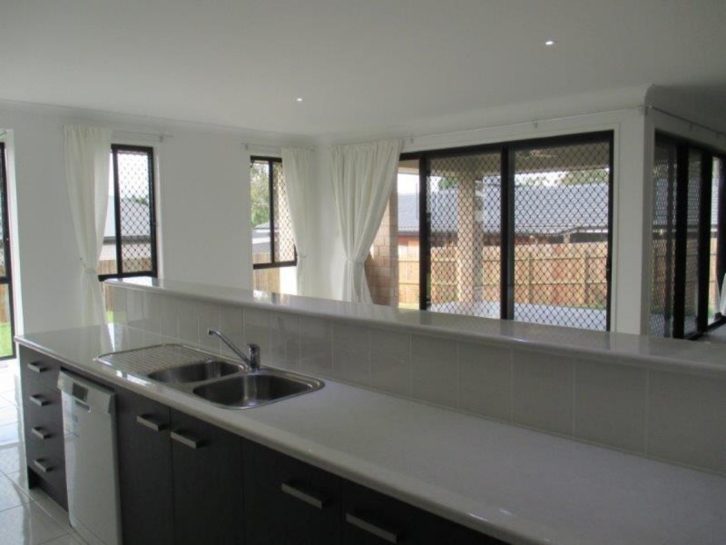 414 Mackenzie Street, Middle Ridge QLD 4350