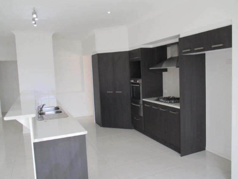 414 Mackenzie Street, Middle Ridge QLD 4350