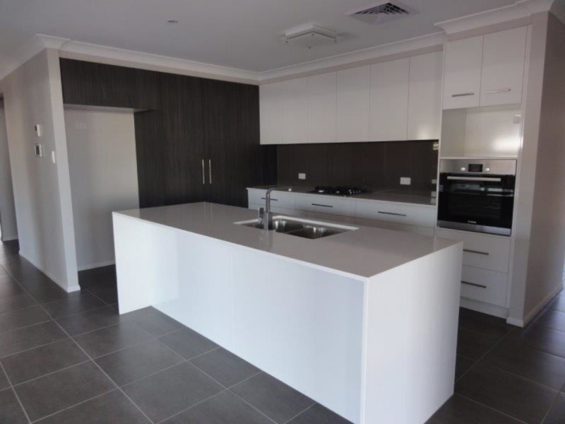 17 Brimblecombe, Middle Ridge QLD 4350