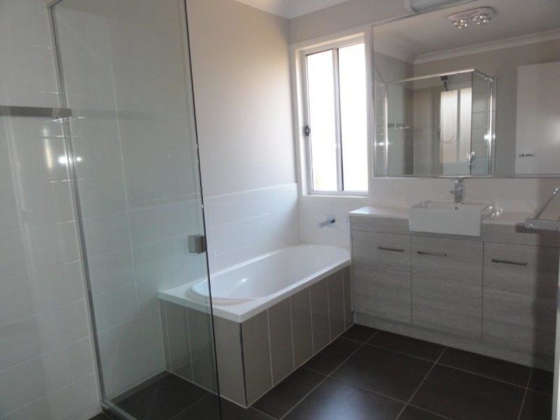 17 Brimblecombe, Middle Ridge QLD 4350