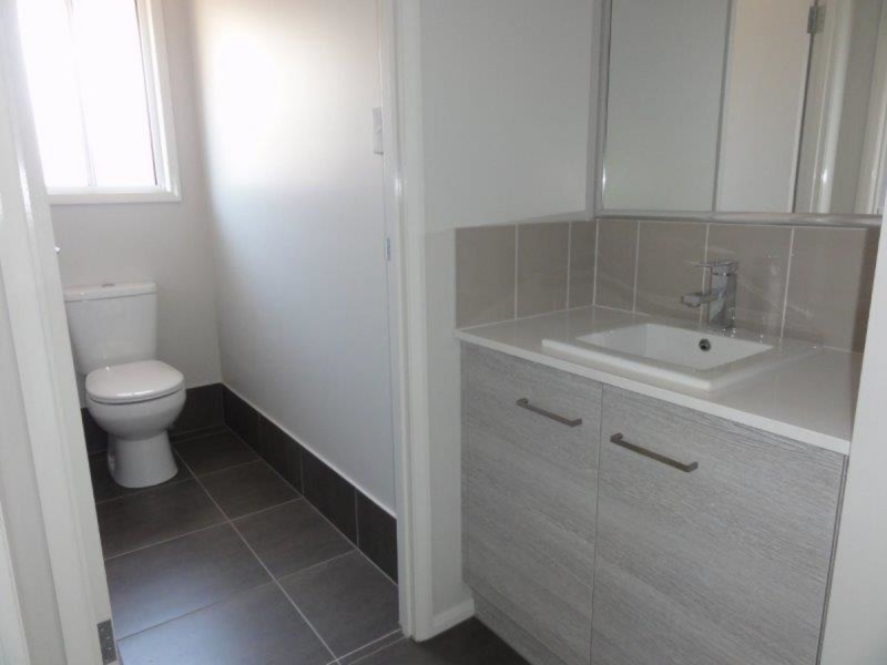 17 Brimblecombe, Middle Ridge QLD 4350