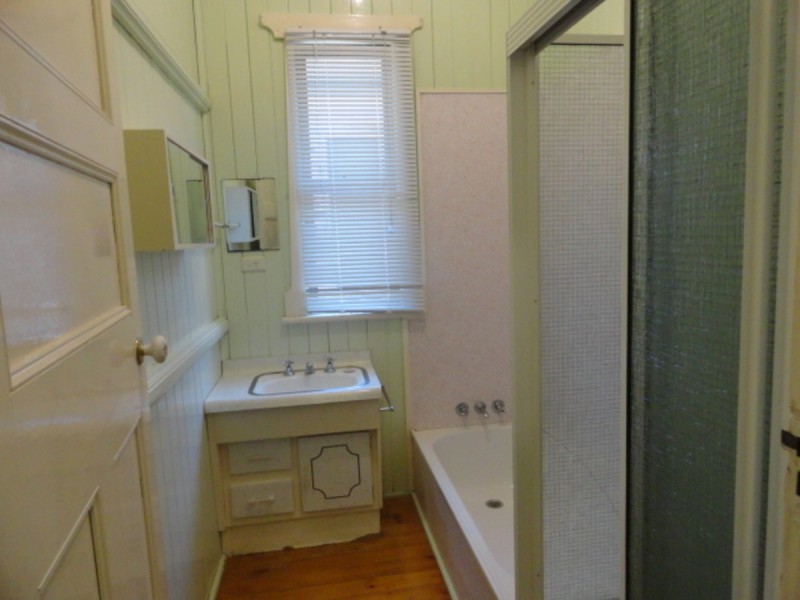 144 Russell Street, Newtown QLD 4350