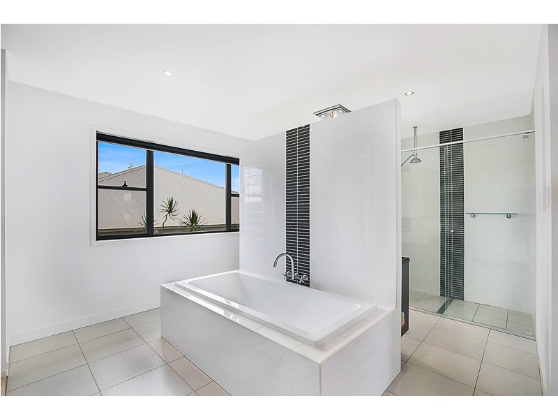 97 Spring Street, Middle Ridge QLD 4350