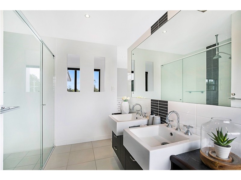 97 Spring Street, Middle Ridge QLD 4350