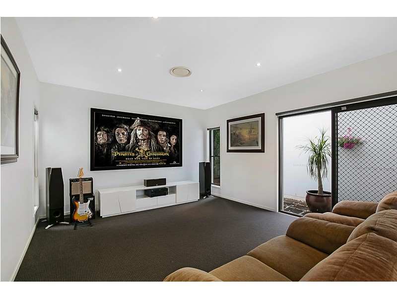 97 Spring Street, Middle Ridge QLD 4350
